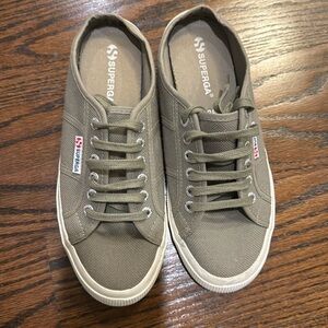 Women’s Superga slip on sneakers size 39